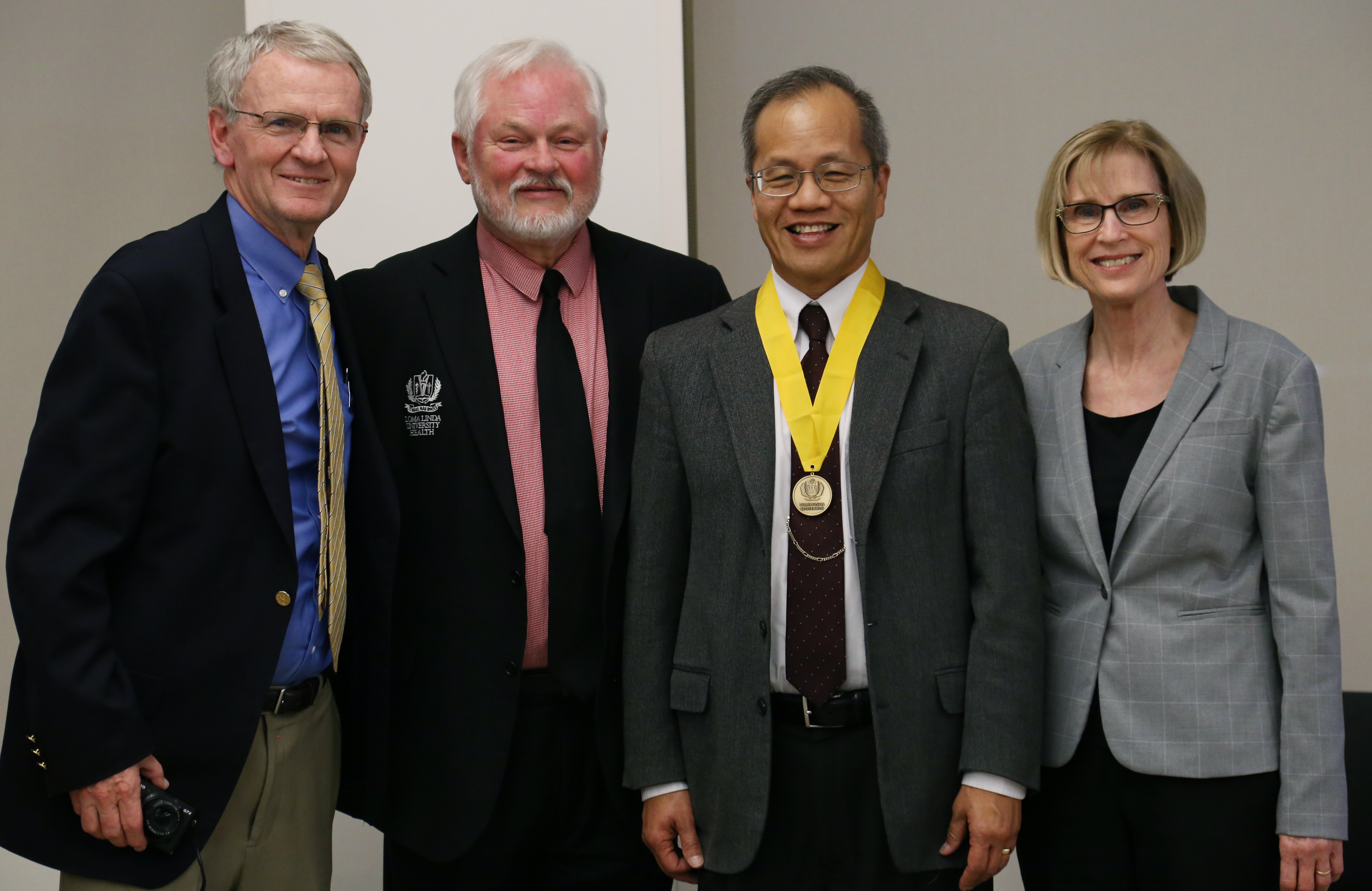 Lawrence Loo, MD, won the Kinzer-Rice award for teaching excellence on February 8, 2018