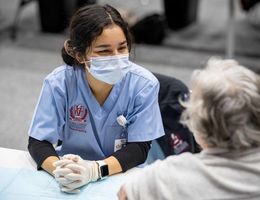 A Loma Linda University School of Nursing student chats with a community member about what to expect from the COVID-19 vaccine.
